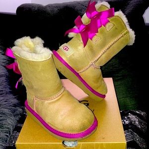 Toddler girls T Bailey II Shimmer w/ bows Size 11